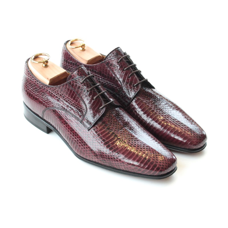Calzatura artigianale modello Derby Stringata