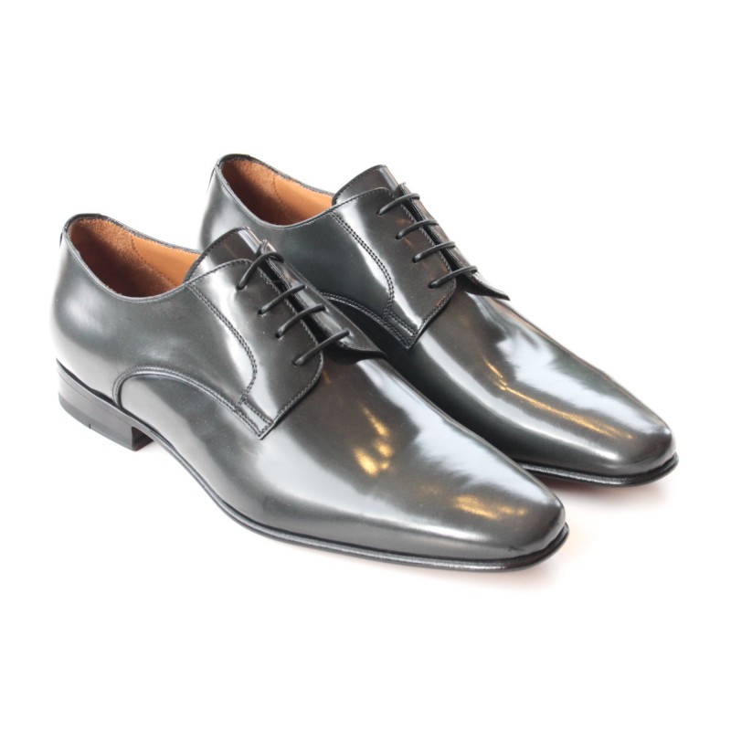 Calzatura modello Derby Stringata