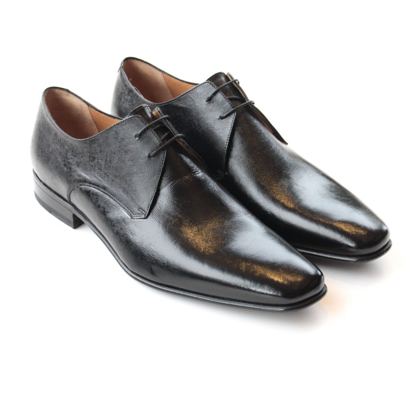 Calzatura modello Derby Stringata