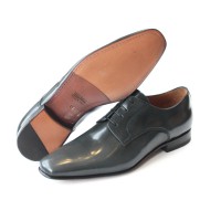 Calzatura modello Derby Stringata