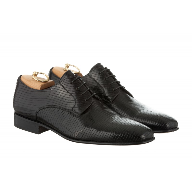 Calzature uomo mod. Derby Stringata